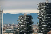 20140712_175435 Bosco Verticale, torre D ed E.jpg